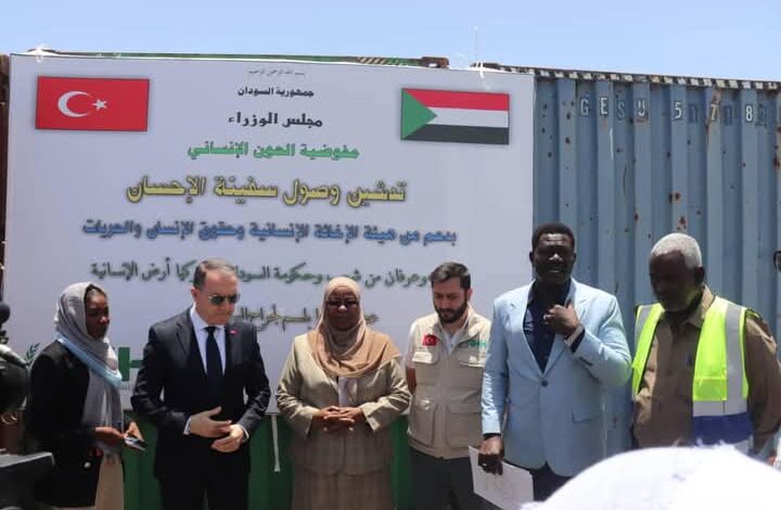 باخرة تركية تصل الميناء الجنوبي ببورتسودان